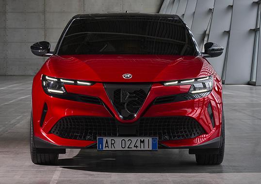 Yeni Alfa Romeo Junior Fiyatları ve Teknik Özellikleri, Onu Peugeot E-2008'den Daha Ucuz Hale Getiriyor